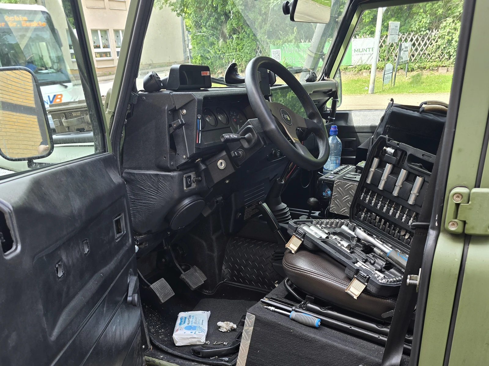 Cockpit und Car-Tech-Umfeld meines Land Rover Defender