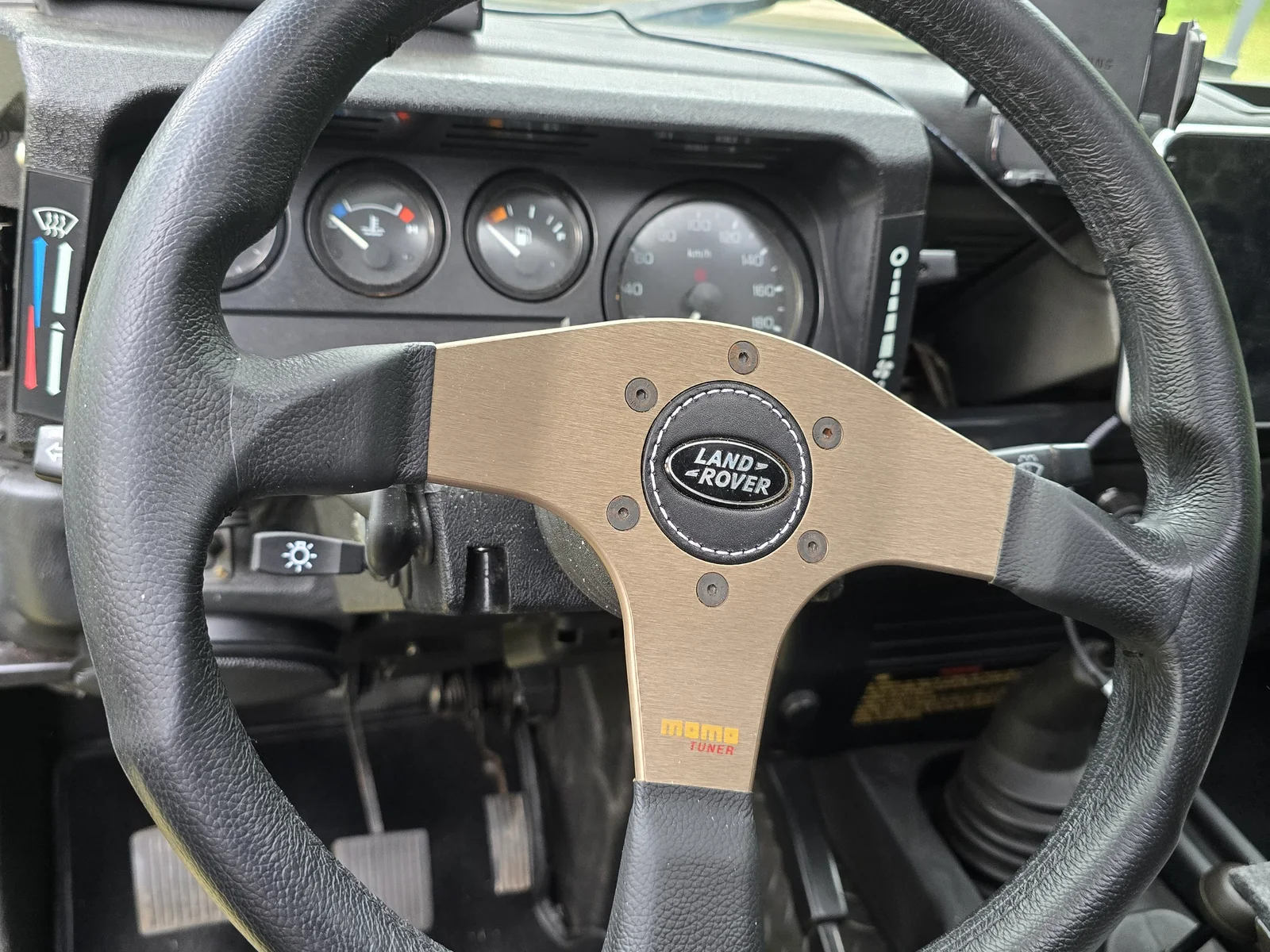 Cockpit meines Defender als reale Car-Tech-Testumgebung