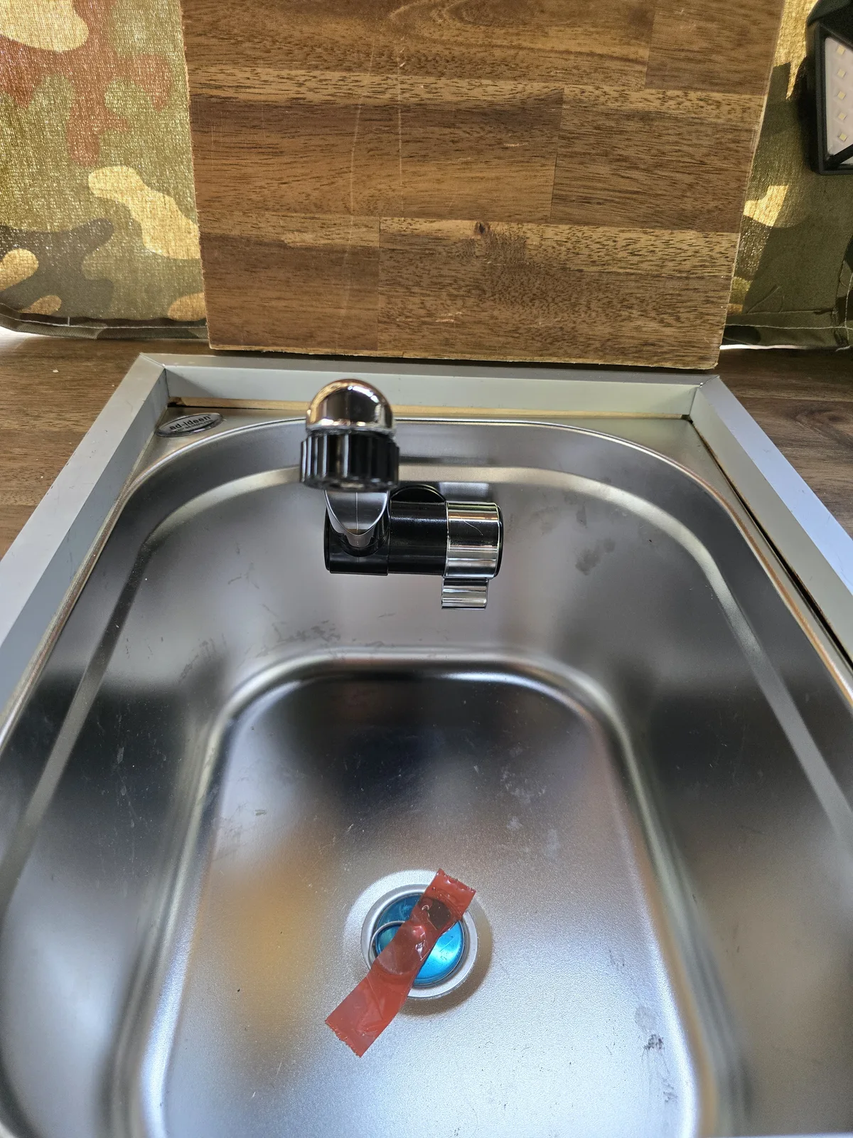 Edelstahlspüle im Camper-Ausbau meines Land Rover Defender
