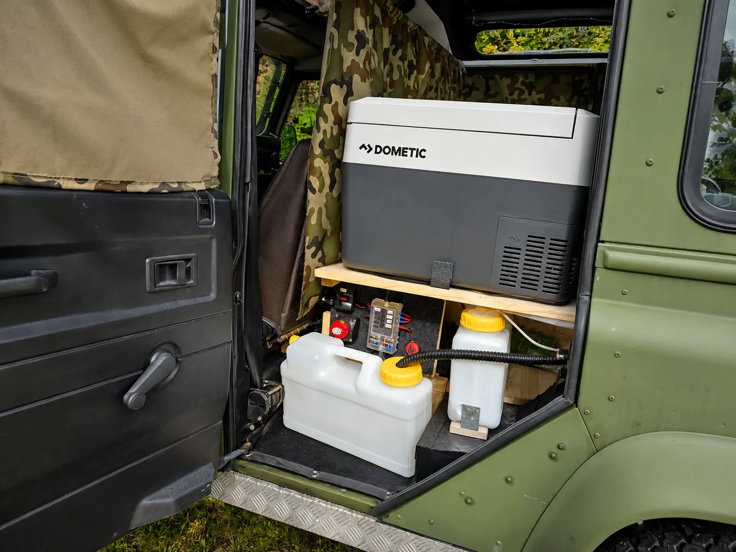 Heckausbau meines Defenders mit Kühlbox und Versorgung