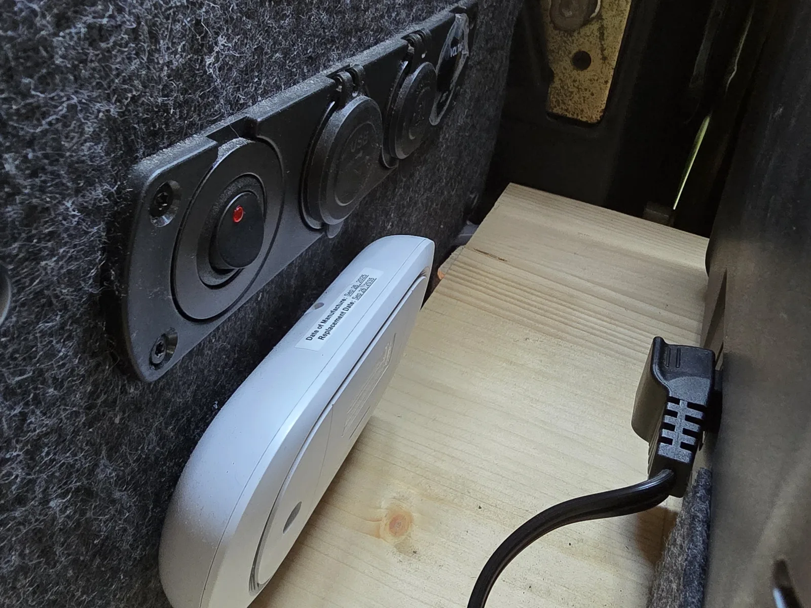 USB-C- und 12-Volt-Anschlüsse in meinem Camper-Ausbau