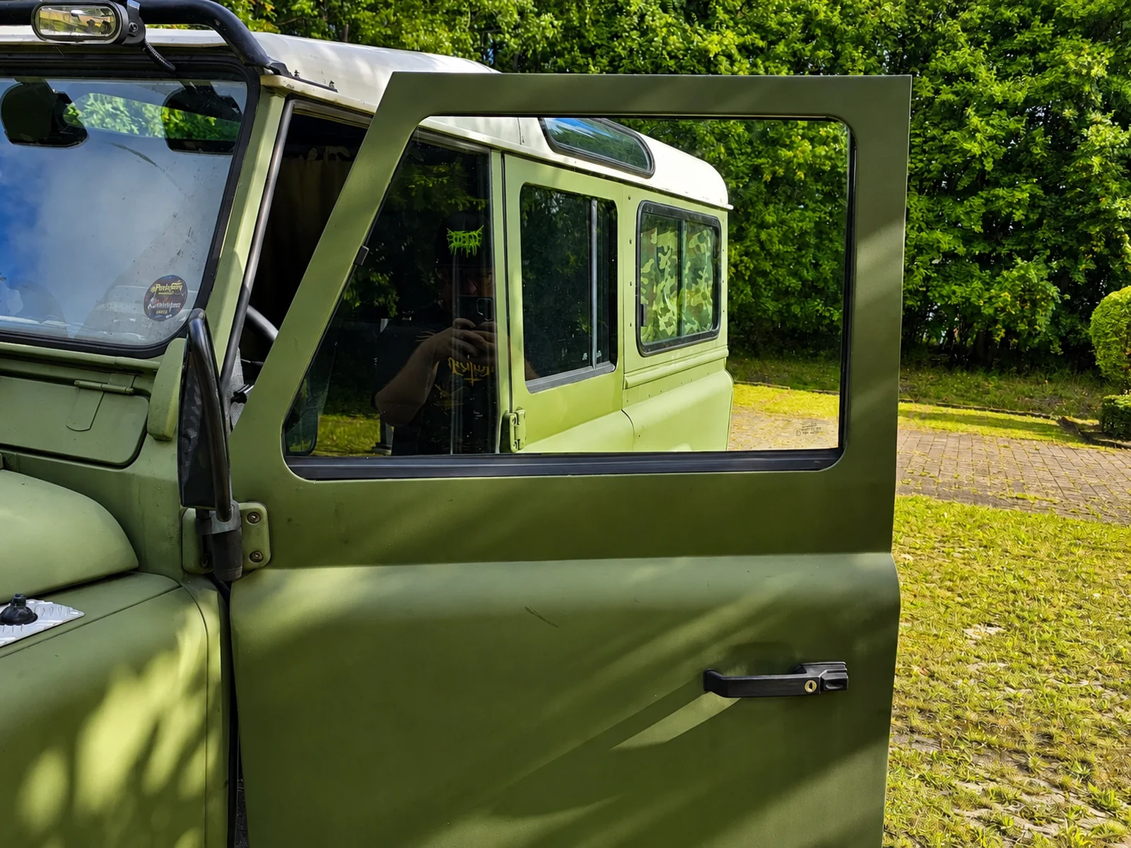 Seitlicher Fahrzeugkontext meines Defender 110