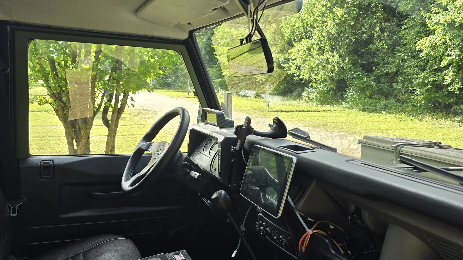 WOLFBOX G900 TriPro im realen Cockpit meines Land Rover Defender 110 TD5
