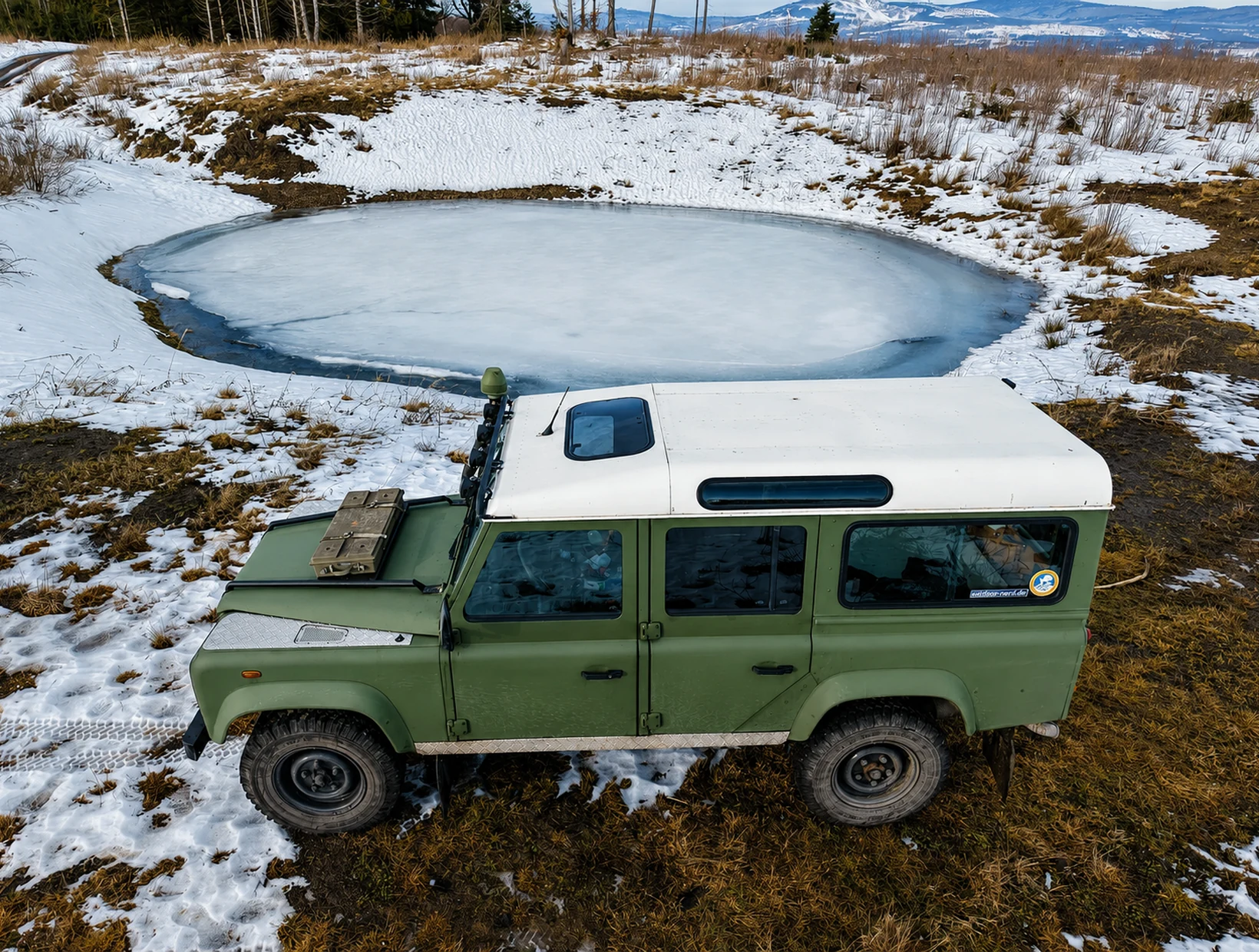 Mein Defender aus der Luft auf einer winterlichen Tour